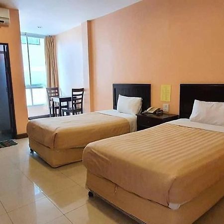 The Victory Hotel Ban Muang Daeng エクステリア 写真