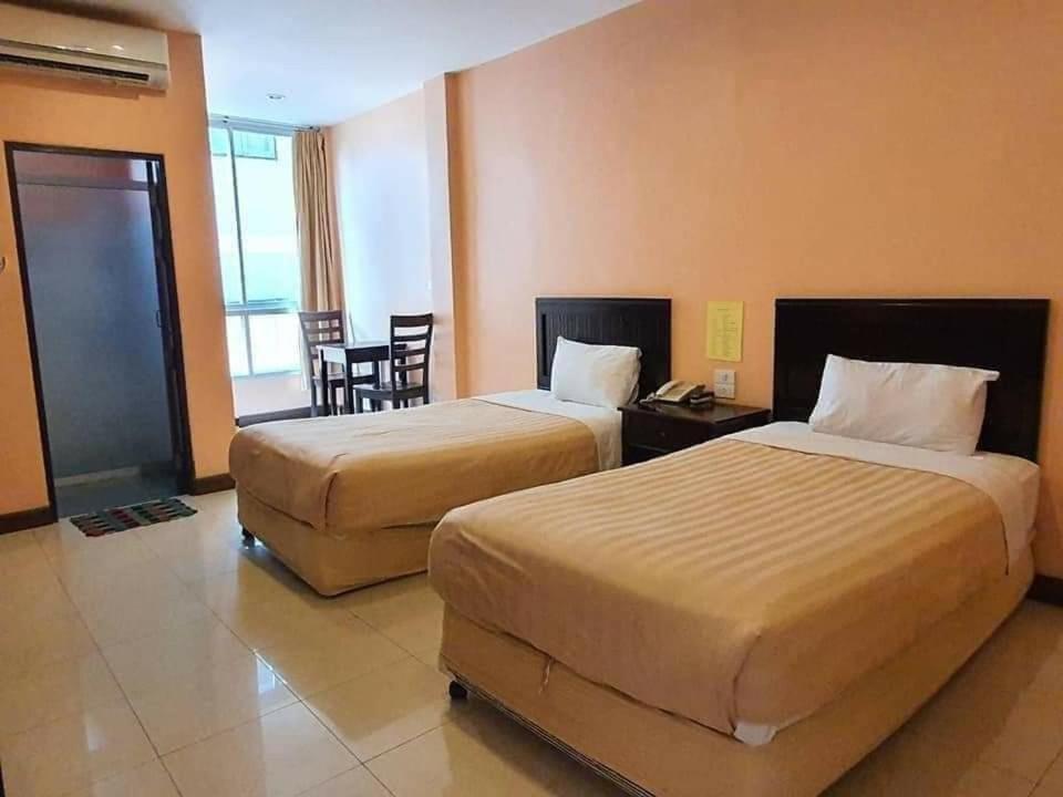 The Victory Hotel Ban Muang Daeng エクステリア 写真
