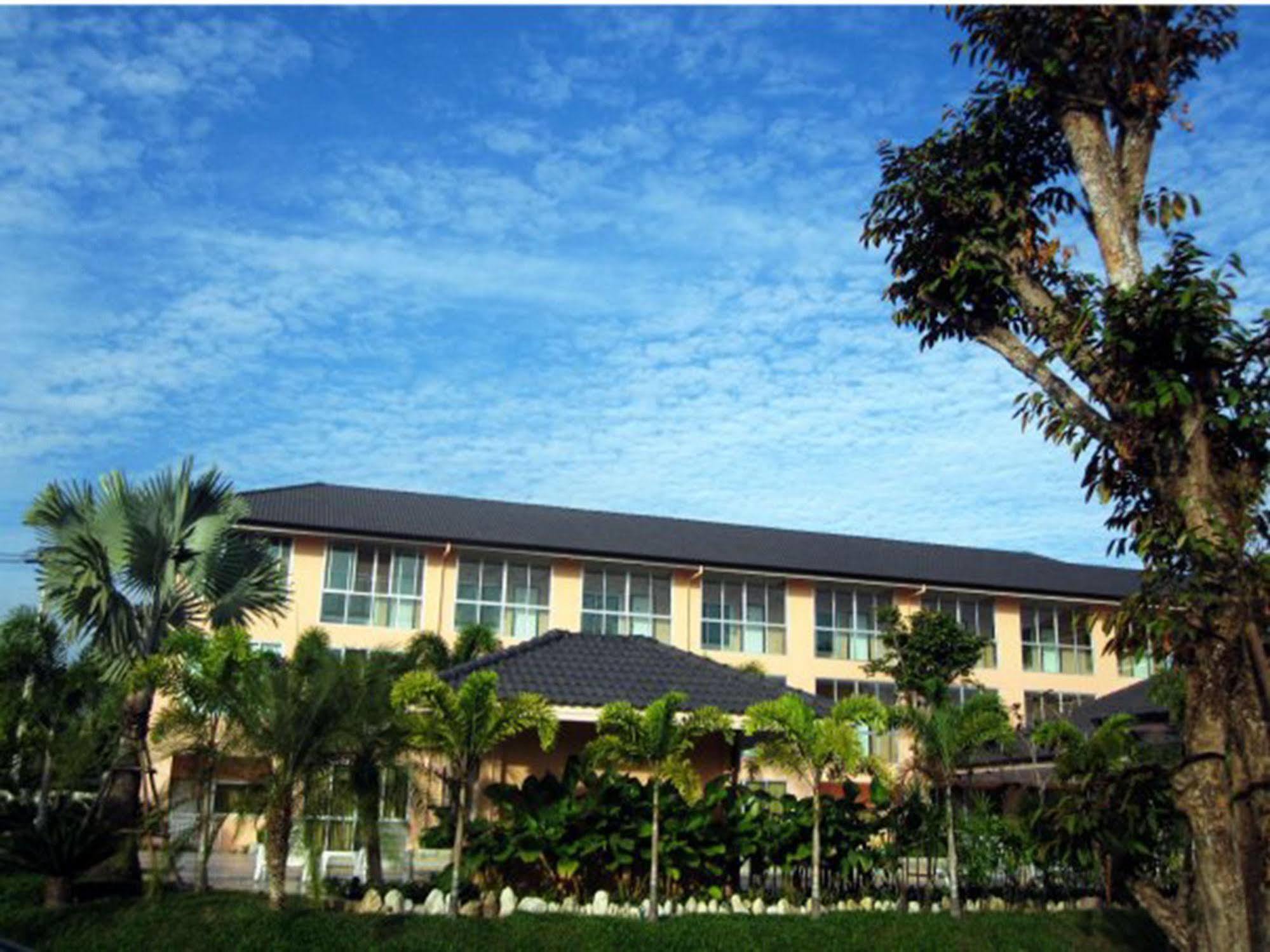 The Victory Hotel Ban Muang Daeng エクステリア 写真