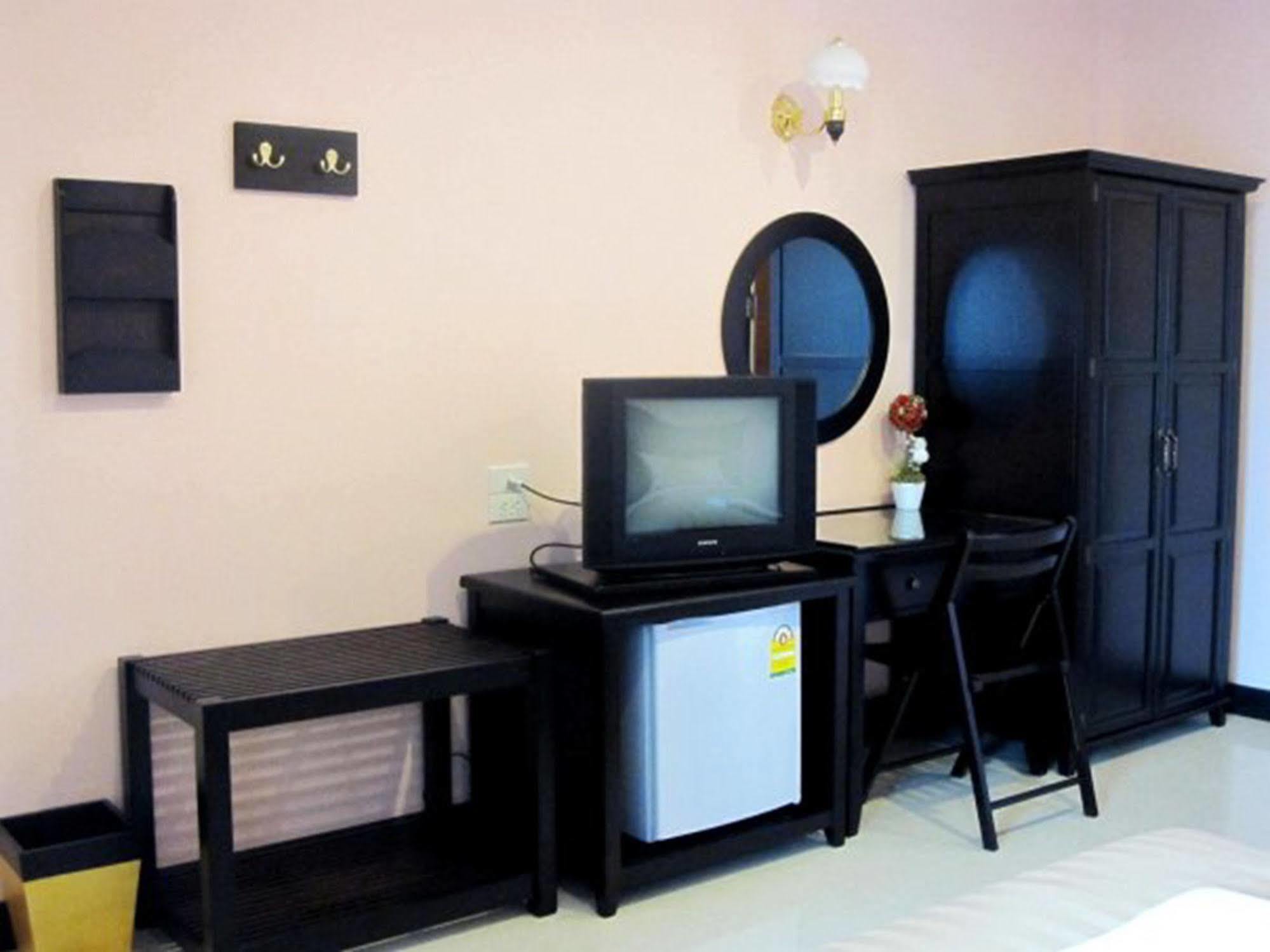 The Victory Hotel Ban Muang Daeng エクステリア 写真