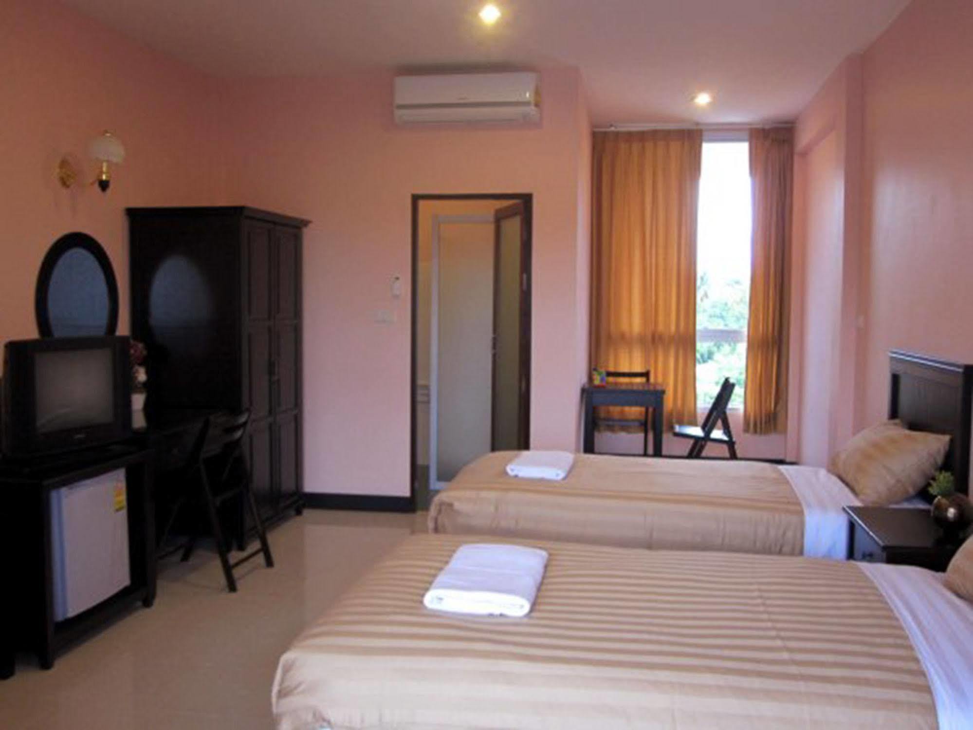 The Victory Hotel Ban Muang Daeng エクステリア 写真