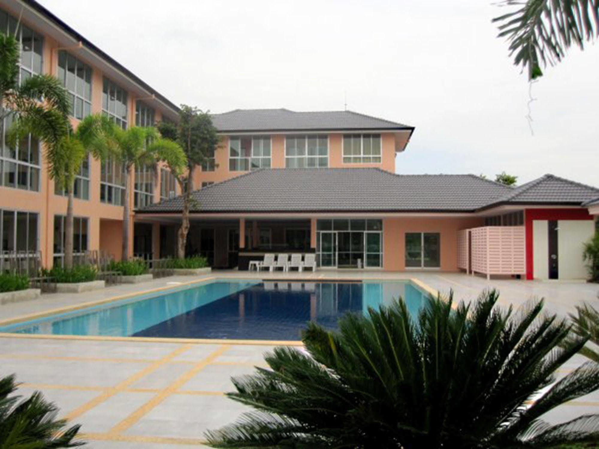 The Victory Hotel Ban Muang Daeng エクステリア 写真